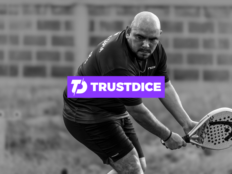 Indoor vs Outdoor Padel: Key Differences, Playing Conditions, and Winning Strategies